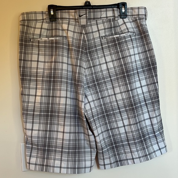 Excellent condition men’s Nike dri-fit golf shorts 38 - Picture 4 of 4